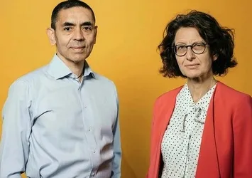 Koronavirüs aşısını bulan Türk bilim insanları Özlem Türeci ve Uğur Şahin tarihe geçti! En büyük madalya verildi
