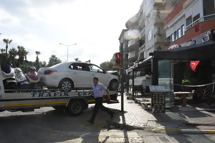 Ünlü şarkıcı Lara ölümden döndü! - 1