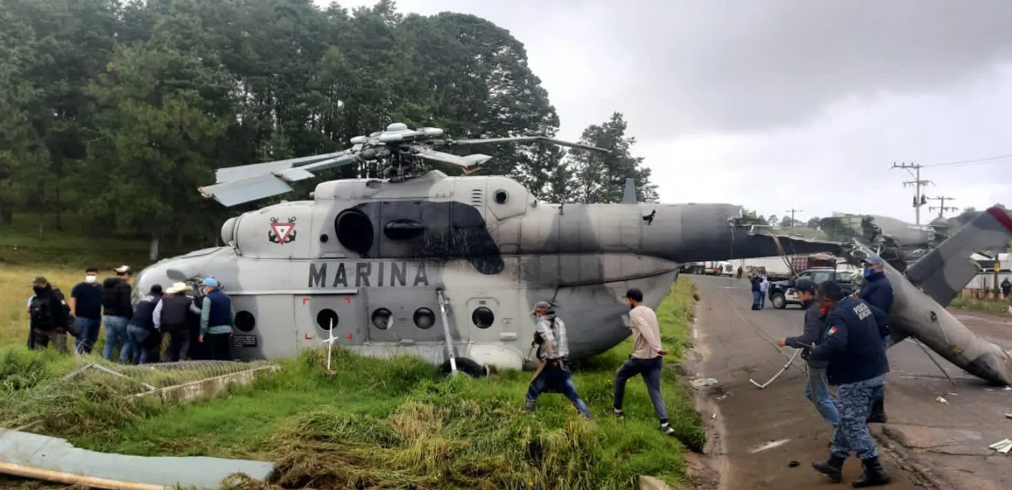 Meksika donanmasına ait askeri helikopter düştü