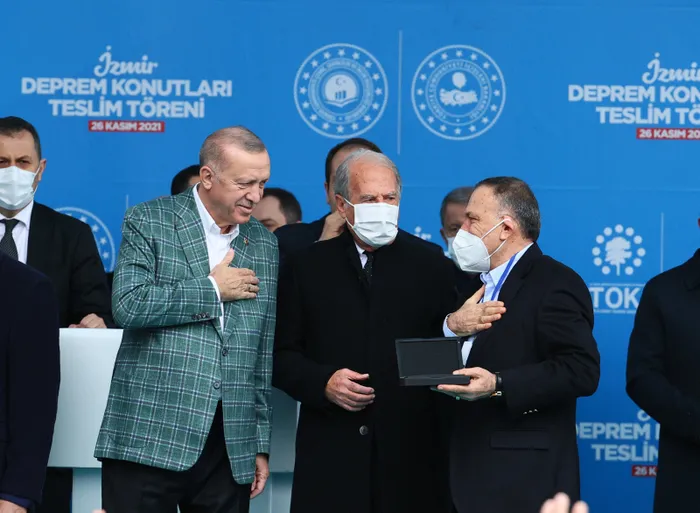 Son dakika: Devlet sözünü tuttu: İzmir’de evler bir yılda teslim! Başkan Erdoğan’dan Deprem Konutları Teslim Töreninde önemli açıklamalar