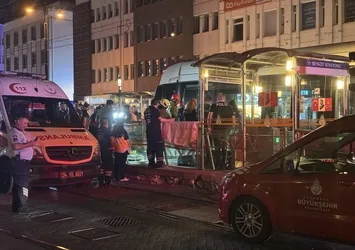 İstanbul'da facia! Tramvay altında kalan 1 kişi korkunç şekilde can verdi