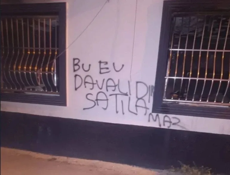 Trafikte başlayan kavga büyüdü: Şehit ailesine “100 deve” tehdidi - 1