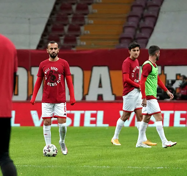 Galatasaraylı ve Antalyasporlu futbolcular Omar’ı unutmadı