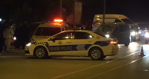 Feci kaza: 2 araç arasına sıkıştı