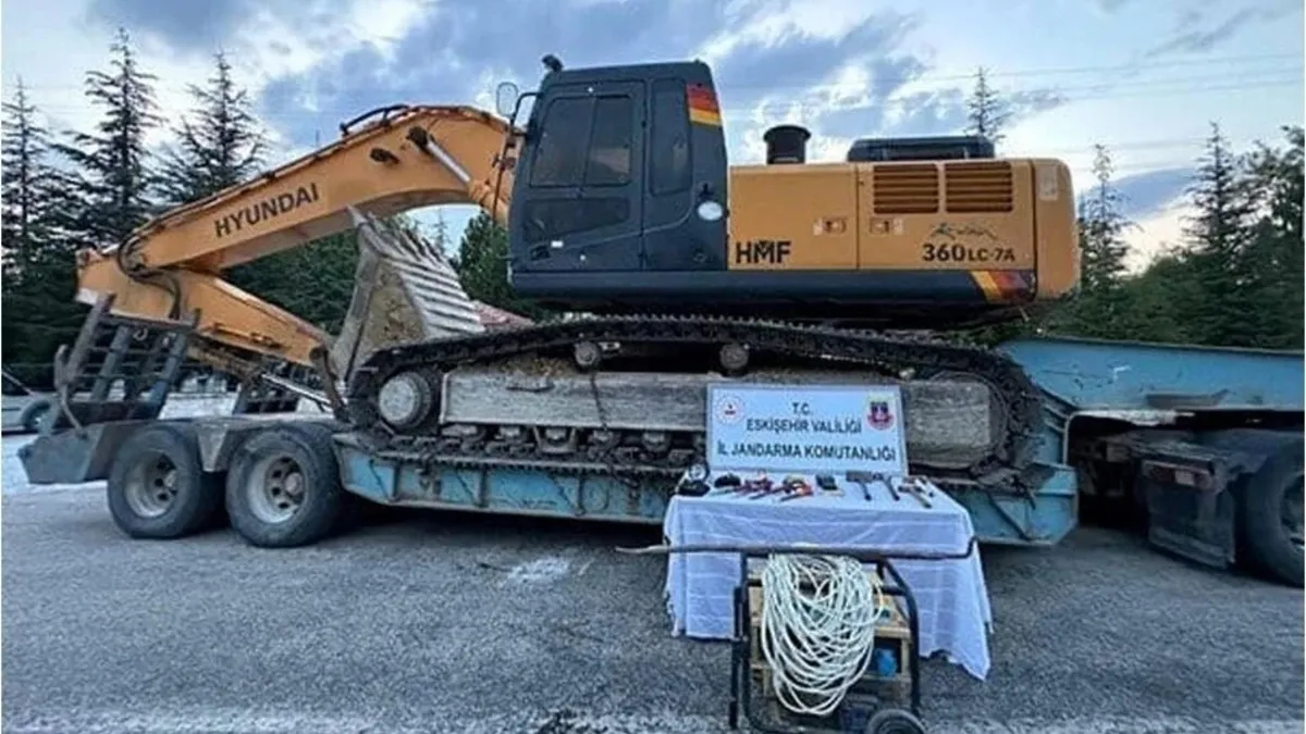 İş makinesiyle kaçak kazıya 10 gözaltı