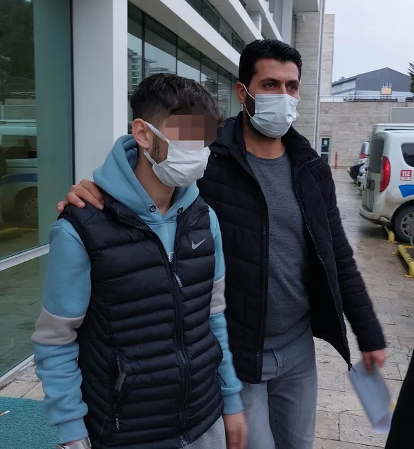 samsunda-hayrete-dusuren-olay-16-yasindaki-cocuk-uyusturucu-ticaretinden-tutuklandi-1640177654227.jpg Samsun'da hayrete düşüren olay! 16 yaşındaki çocuk uyuşturucu ticaretinden tutuklandı - 1