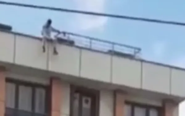 1686735690035.jpg İstanbul’da akılalmaz olay! İntihara kalkıştı dayak yedi - 3