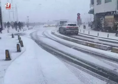 Taksim karla kaplandı