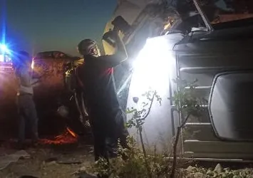 Şanlıurfa'da korkunç kaza! Minibüs ticari araca çarptı: 1 ölü 10 yaralı