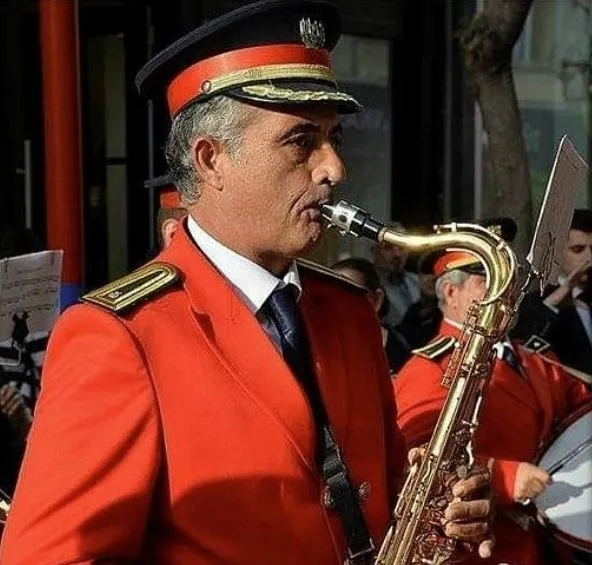 Mersin Büyükşehir Belediyesi'nde skandal! Bando Şefi'ni ot temizlemeye gönderdiler - 4