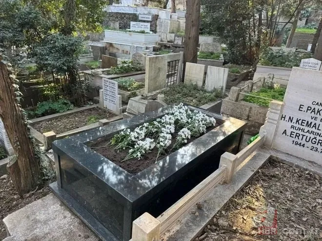 Filiz Akın'ın mezarında dikkat çeken detay! Yan yana defnedildiler... 6