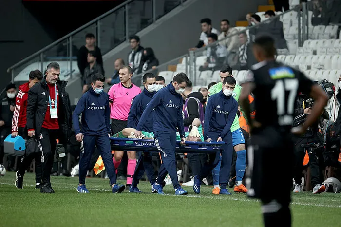 Giresunspor maçında sakatlanmıştı! Beşiktaş'ın kalecisi Mert Günok sezonu kapattı - 1