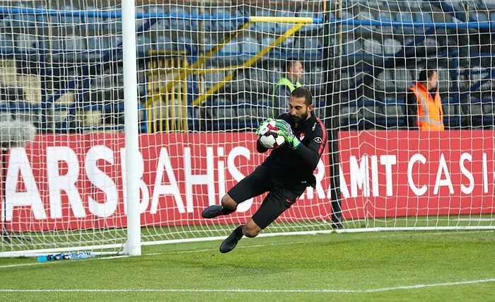 Beşiktaş Galatasaray’ın ilgilendiği kaleciye talip oldu