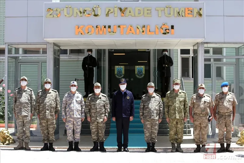 Bakan Akar ve komutanlardan karargahta yoğun mesai! Sabahın ilk saatlerine kadar ışıklar sönmedi 12