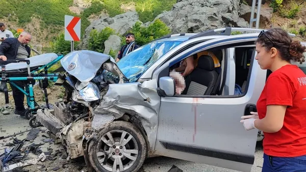 1688225411002.jpg Artvin’de bayram dönüşü feci kaza: Çok sayıda yaralı var - 1