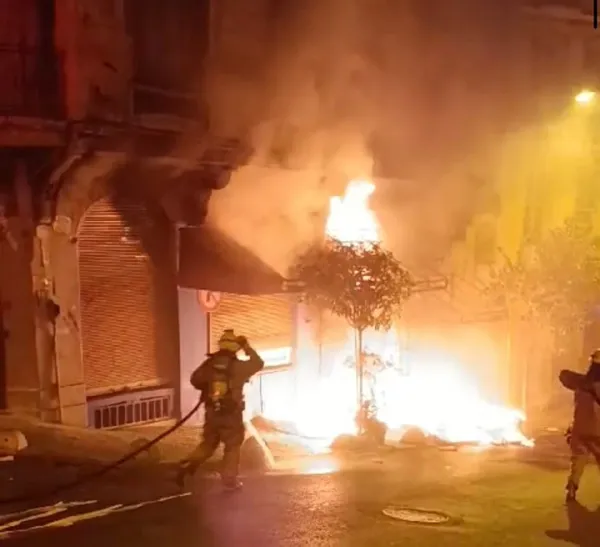 1698291698191.jpg Son dakika: Beyoğlu'ndaki tarihi Gueive Han'ında yangın - 2