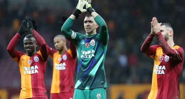 Fernando Muslera Beşiktaş derbisinde oynayacak mı?