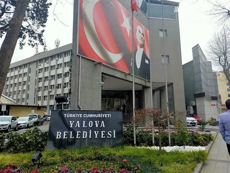 mustafa tutuk tan yalova belediyesi nin girisine dikkat ceken yazi a haber en son haberler