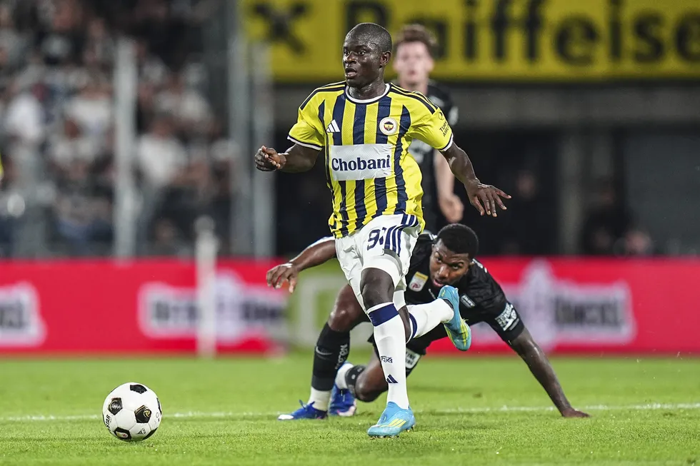 kanarya-play-off-biletini-kapti-mac-sonucu-sturm-graz-0-1-fenerbahce-1786479721506.jpg Kanarya play-off biletini kaptı! Maç sonucu: Sturm Graz 0-1 Fenerbahçe - 4