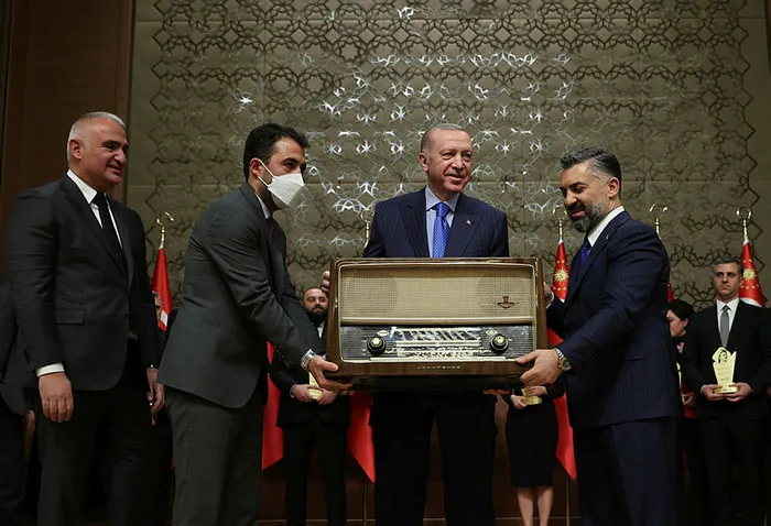 SON DAKİKA: Yunus Emre Yılı Doğru Türkçe Kullanımı Ödül Töreni | Başkan Erdoğan açıkladı! Turkuvaz Medya’ya ödül yağdı