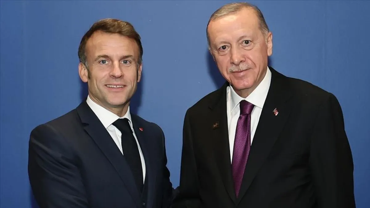 Başkan Erdoğan'dan Macron'a net mesaj: Suriye'ye yönelik yaptırımları askıya alın