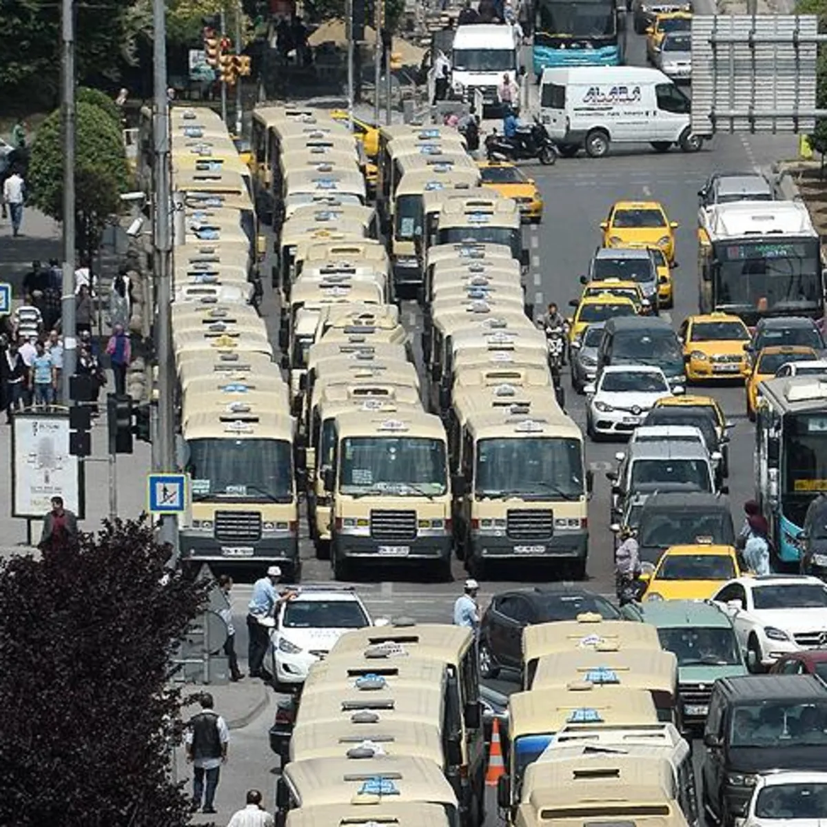 İstanbul’un gizli milyonerleri: Lüks villa fiyatına satılıyor