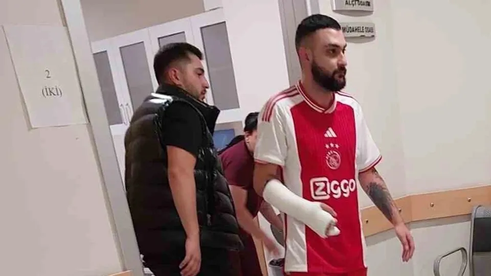 Ünlü rapçiler Vahap Canbay ve Wolker’ın içinde bulunduğu minibüs kaza yaptı: 7 yaralı