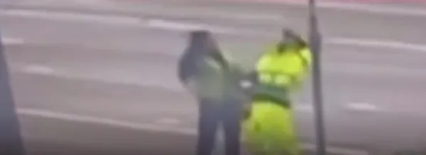 Kraliçe Elizabeth’in ölümünü dans ederek kutladılar