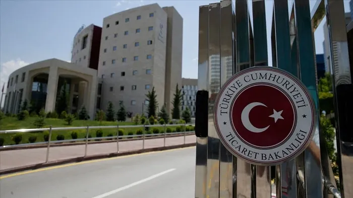 yetki-belgesiz-emlakcilara-30-milyon-tl-para-cezasi-ticaret-bakanligi-duyurdu-1719554576669.jpg Yetki belgesiz emlakçılara 30 milyon TL para cezası! Ticaret Bakanlığı duyurdu... - 1