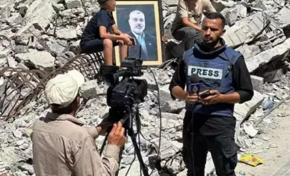 siyonistlerden-bu-kez-de-basina-suikast-sehit-edilen-haniyenin-evini-goruntulemek-istemislerdi-muhabir-ve-kame-1722446904795.jpg Al Jazeera'ye başsağlığı dileklerini ileten Dujarric, ʺGazetecilerin korunması şart.ʺ dedi.
