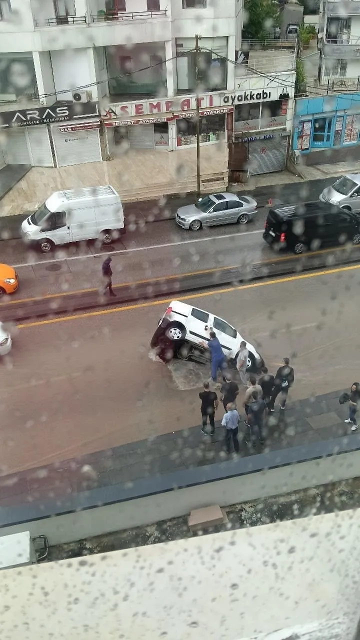 İstanbul ve Ankara'da sağanak sonrası su baskını: Başkent'te bir kişi hayatını kaybetti - 1