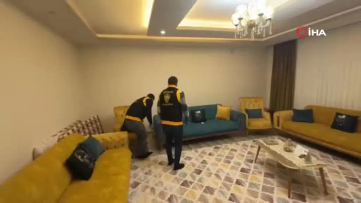Adana'da kitaplıkta 6 silah ele geçirildi