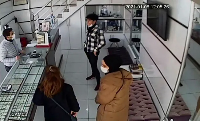 Ankara’da merdiven altında üretilen sahte altınlar ev hanımları üzerinden piyasaya sürüldü - 2