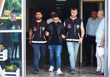 Korkunç gerçek! Anne ve babasını öldürdü