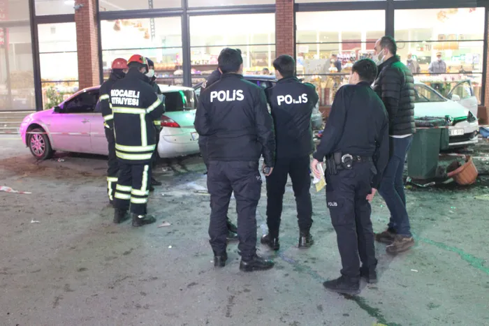 Son dakika: TEM Otoyolu’nda feci kaza! Dinlenme tesisine dalan cip dehşet saçtı: Ölü ve yaralılar var - 2
