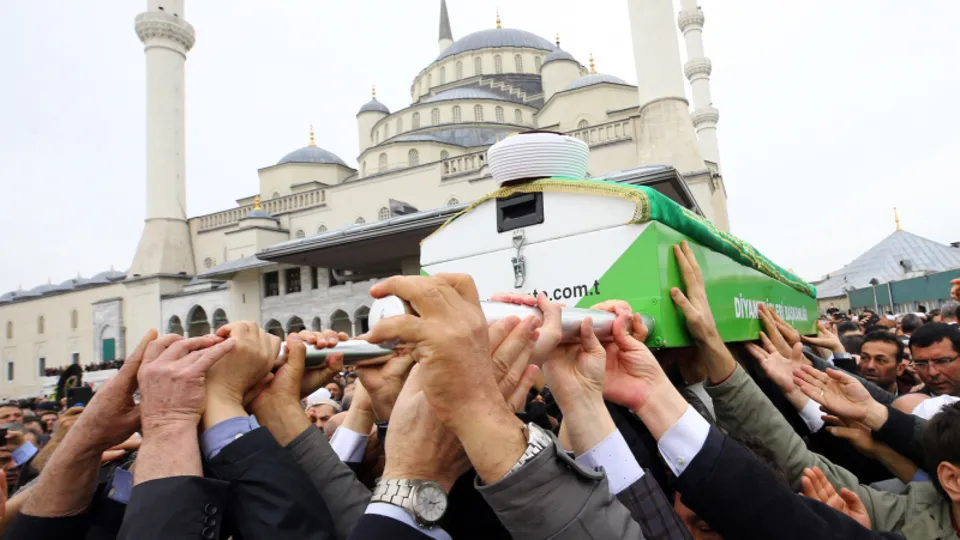 Ünlü hafız İsmail Coşar ve eşi son yolculuğuna uğurlandı