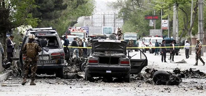 Afganistan’da NATO askeri konvoyuna intihar saldırısı