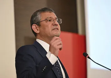 Özgür Özel de CHP kariyerine namus sözünü yiyerek başladı! Sosyal medyada dalga konusu oldu