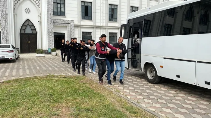sosyal-medyada-tartistiklari-genci-olduren-2-sahis-tutuklandi-1714069527462.jpg Sosyal medyada tartıştıkları genci öldüren 2 şahıs tutuklandı - 3