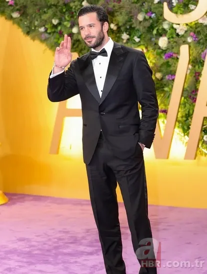 Fahriye Evcen ilgi odağı oldu! Türk yıldızlar Riyad'daki Joy Awards ödül gecesinde... 10