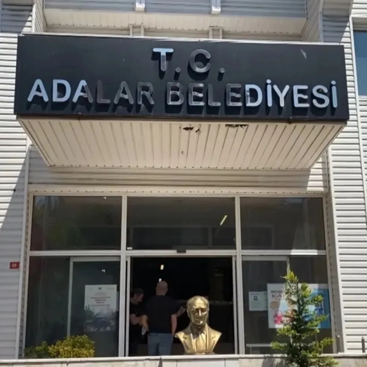 Adalar Belediyesi'nde milyonlarca liralık rüşvet çarkı! 40 ayrı usulsüzlük tespit edildi | Savcılığın sevk yazısına ulaşıldı