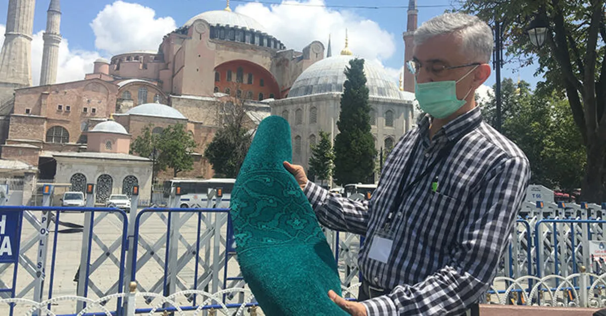 Başkan Erdoğan seçti! Ayasofya'nın halıları seriliyor