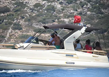 Kıvanç Tatlıtuğ'tan 'göbek' yanıtı!