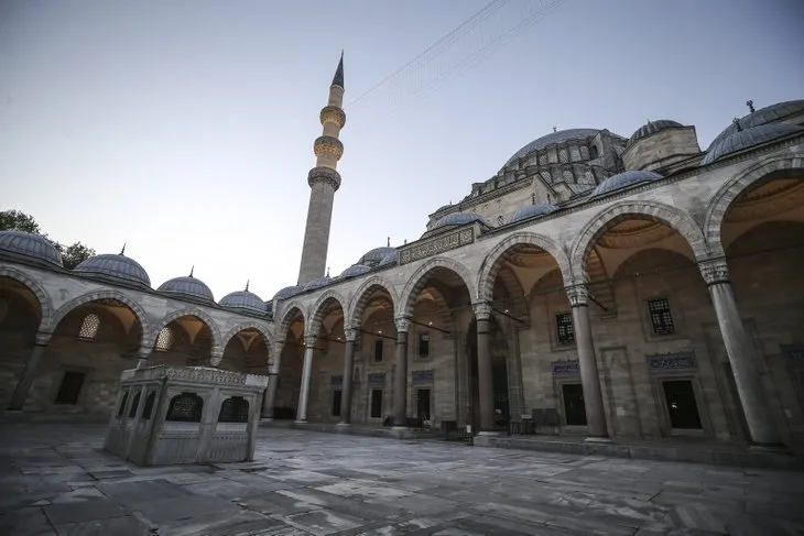 Türkiye'de bayram sabahı! Camiler bayram namazında boş kaldı...