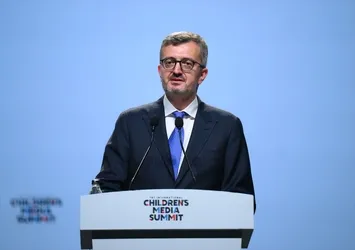 Çocukları dijital dadılara teslim etmeyin