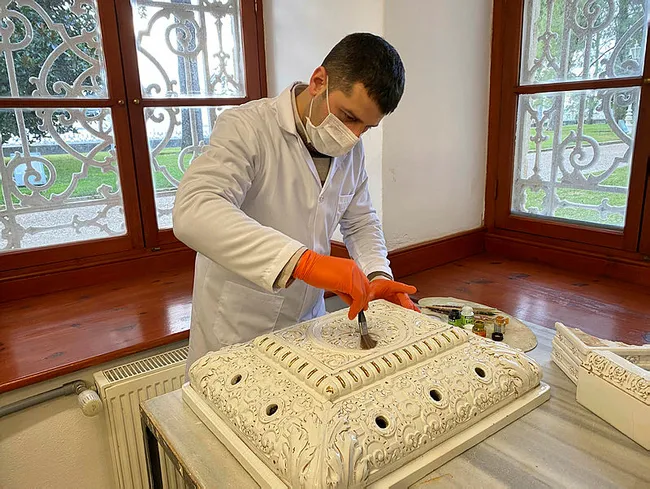 Osmanlı döneminden kalan çini sobalar restore edilerek gün yüzüne çıkıyor!
