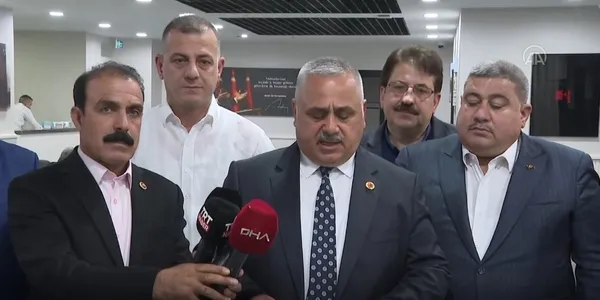 muhtarlardan-chp-ve-hdpnin-iddialarina-yalanlama-iftiralarla-karsi-karsiya-kaldik-1666212401885.jpg Muhtarlardan CHP ve HDP'nin iddialarına yalanlama: İftiralarla karşı karşıya kaldık - 2