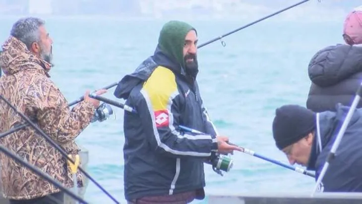 Üsküdar’da yasaklandı! Karaköy’de insanlar balık tutmaya devam etti