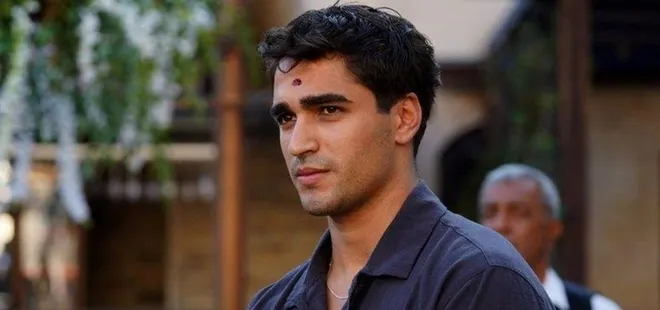 Mert Ramazan Demir sevenlerini korkuttu! Elindeki yara izleri dikkat çekti