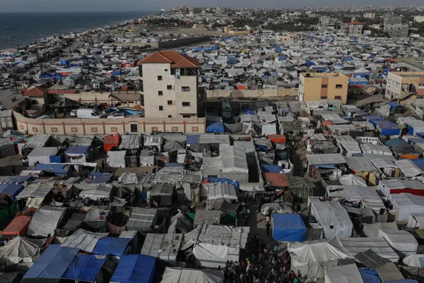 Katil İsrail kana doymuyor! Refah’a karadan saldırı sinyali | Mahalleler boşaltılıyor | QR kodlu harita yayımladılar